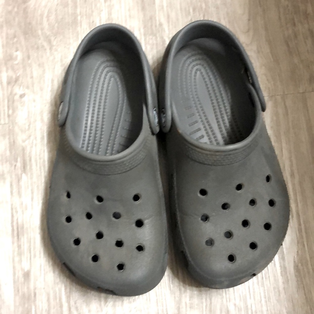 Crocs kids J1 size 1 gray